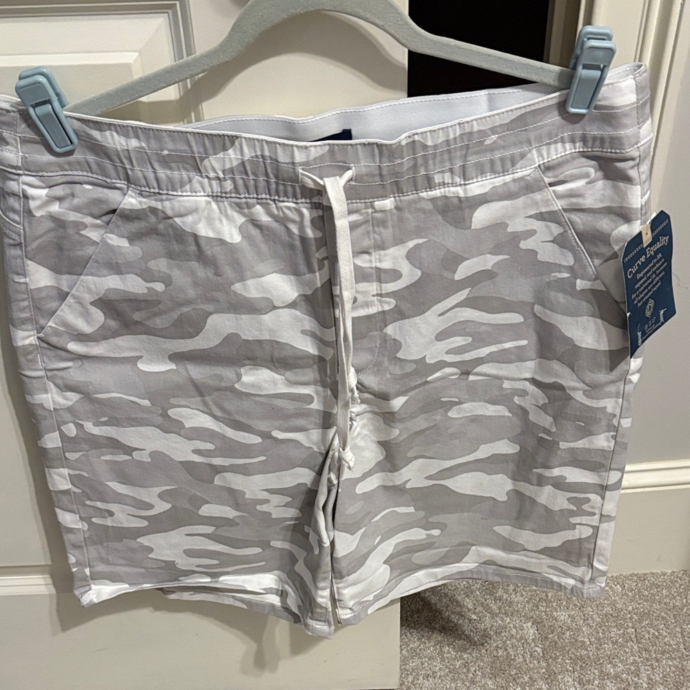 Democracy Gray Camo Women’s Shorts Size 16 New w/tags
